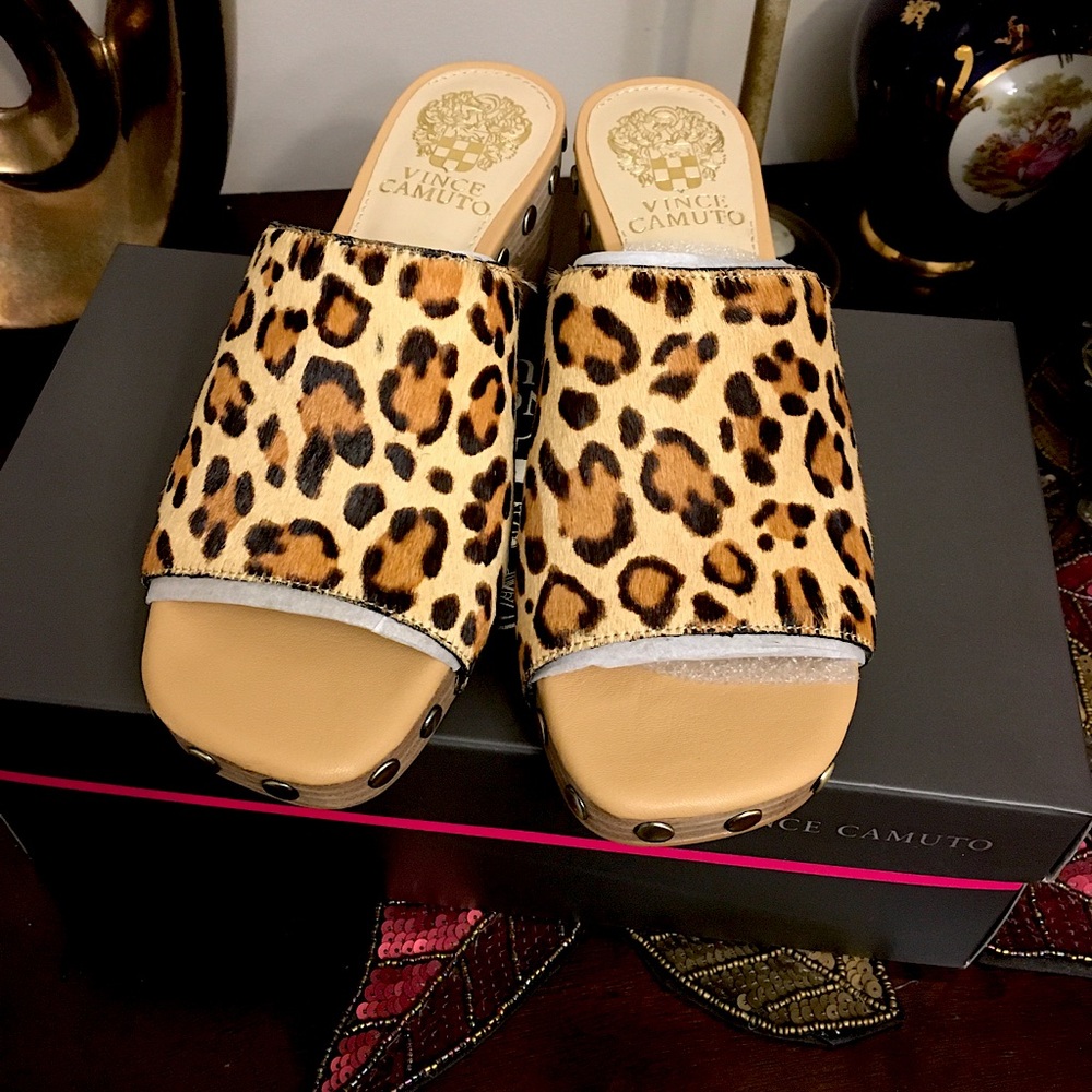 Vince Camuto HANIYA STUDDED MULE - Picture 5 of 10